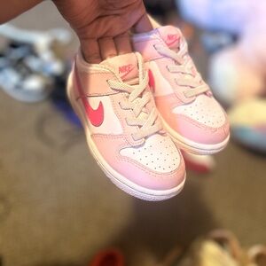 Nike Triple pink dunks